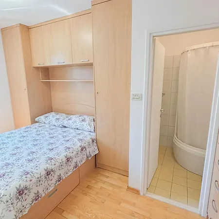 Gundula In The Heart Of * سبليت