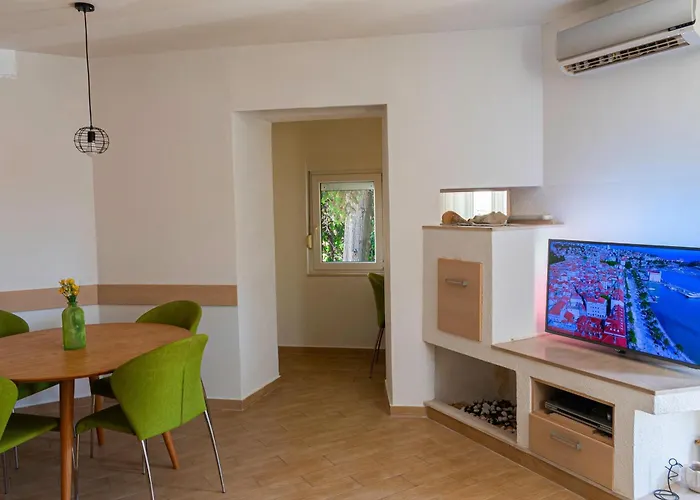 Gundula In The Heart Of *